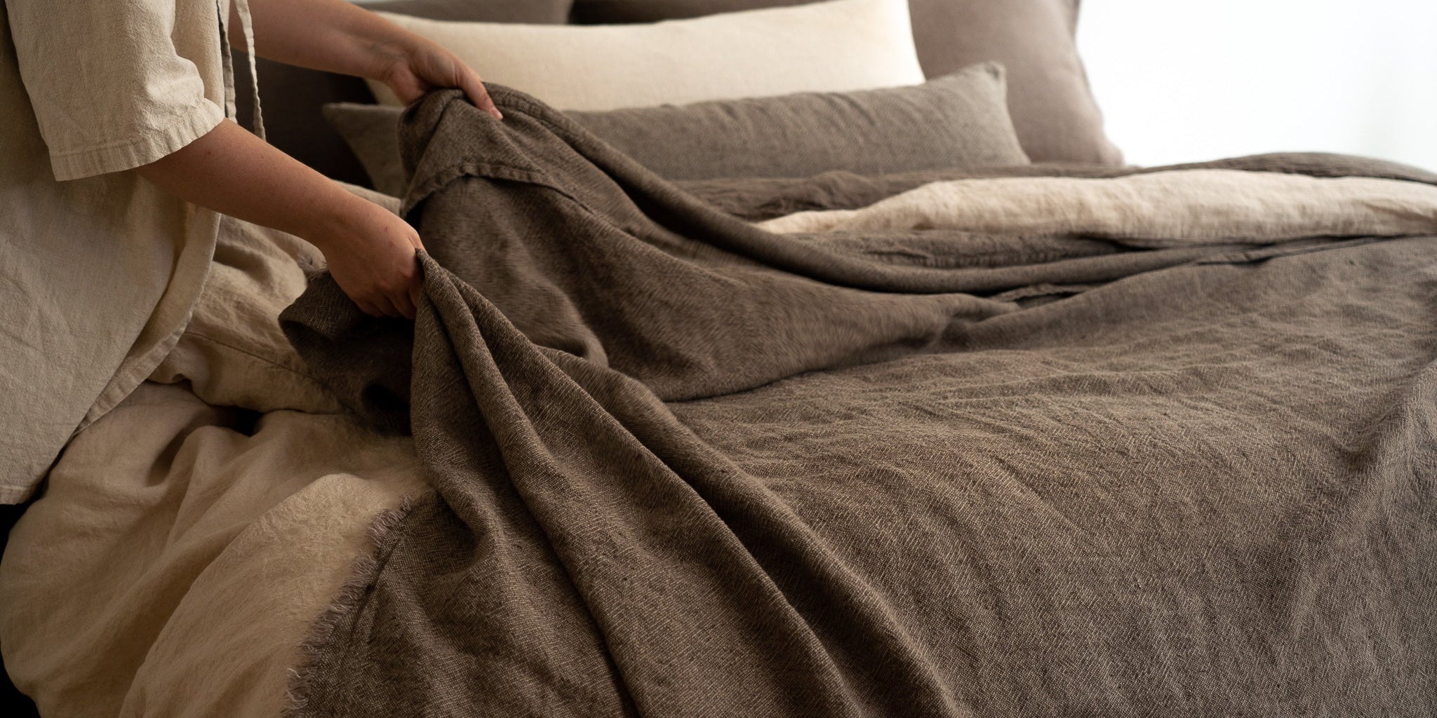 Weighted Blankets vs. Linen Duvets: Which Is Better for Anxiety &amp; Relaxation?